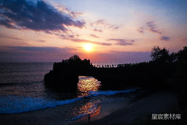 高清摄影 日落时分海滩的风景照