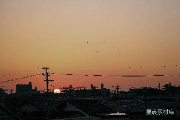 高清摄影 夕阳正在城市天际线落下。