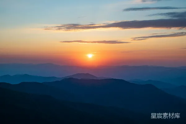 高清摄影 一座山脉上空的日落景色