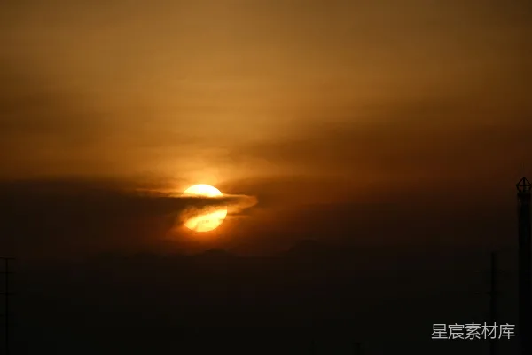 高清摄影 夕阳在塔后落下。
