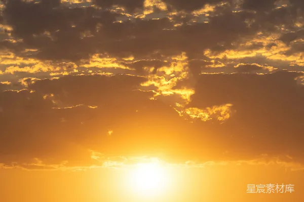 高清摄影 夕阳西下，云彩缭绕