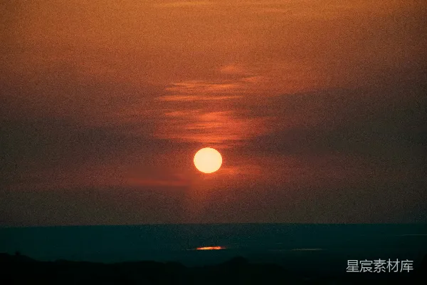 高清摄影 夕阳正在水域上落下