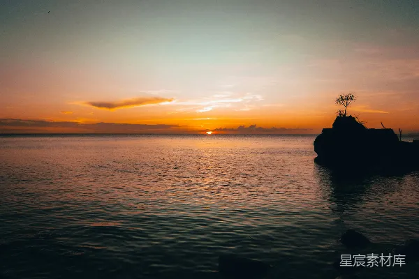 高清摄影 夕阳映照在水面上