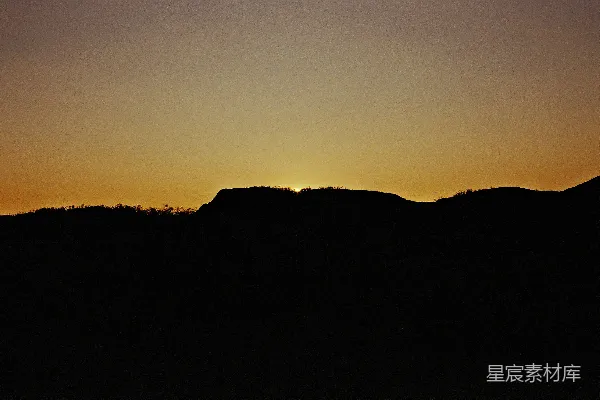 高清摄影 夕阳下的山影