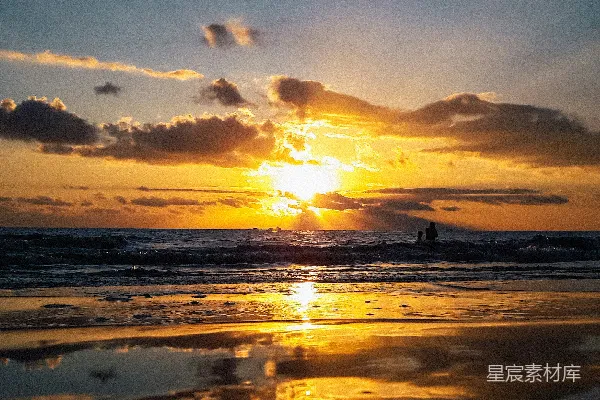 高清摄影 夕阳下山峦的剪影