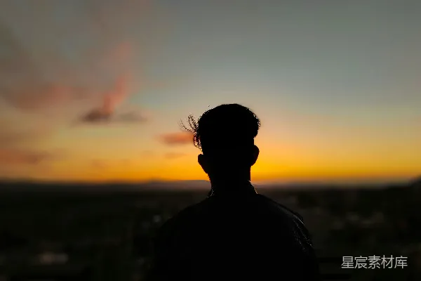 高清摄影 日落时分的男子剪影