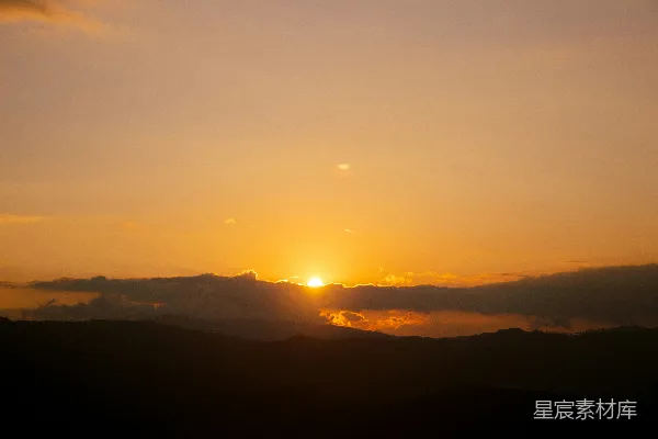 高清摄影 夕阳映照的山脉