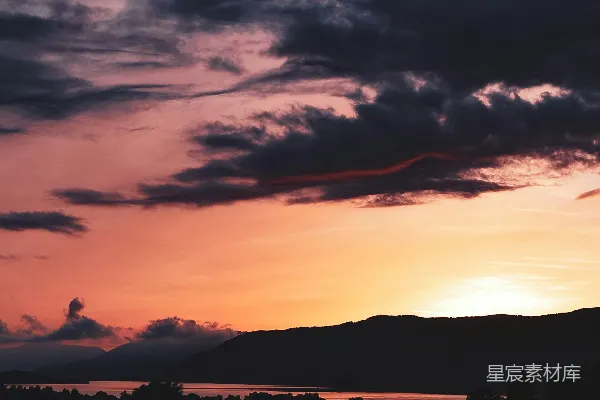 高清摄影 夕阳照耀在山上