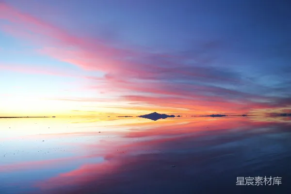 高清摄影 夕阳西下，海滩上空的景色