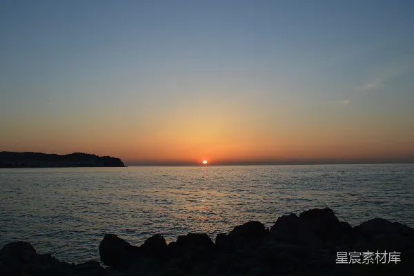 高清摄影 岩石海滩上的日落