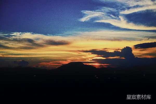 高清摄影 夕阳下山峦的剪影