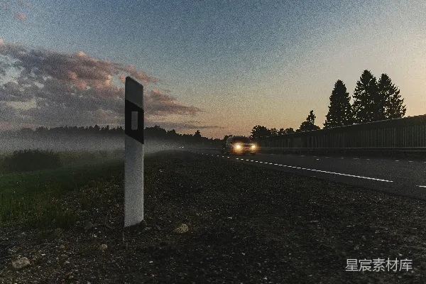 高清摄影 路边的灰色混凝土柱