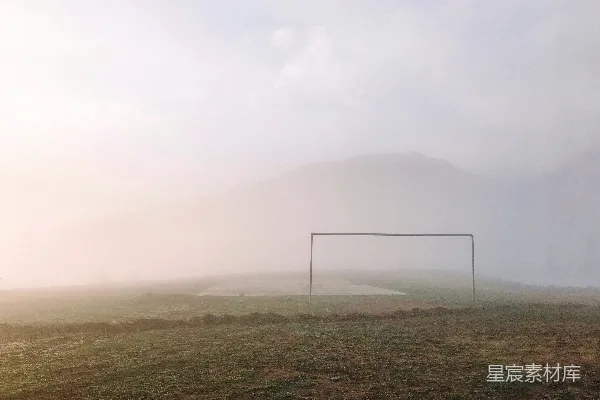 高清摄影 白天白云下的绿草地