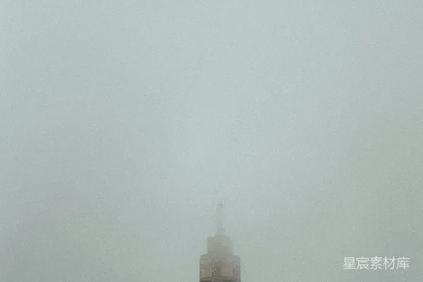高清摄影 一座带有钟表的高塔