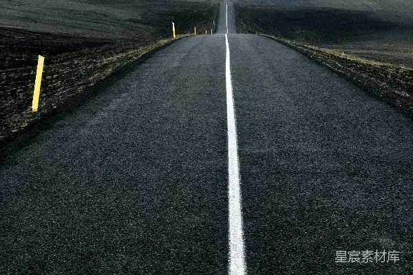 高清摄影 白天的黑色柏油路