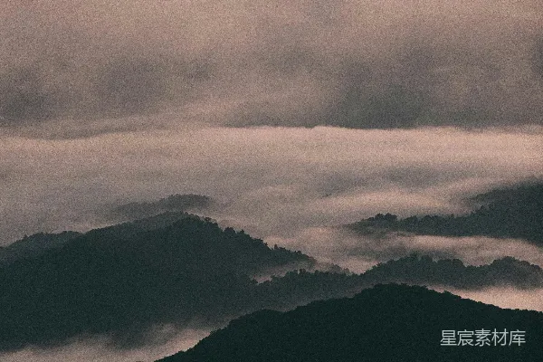 高清摄影 白云下的黑山