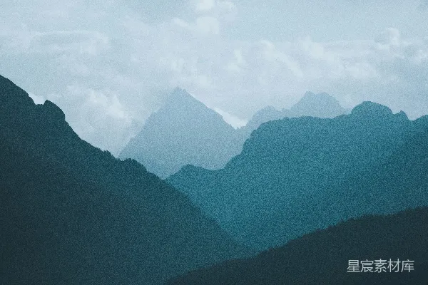 高清摄影 一张黑白照片，展示了一条山脉。