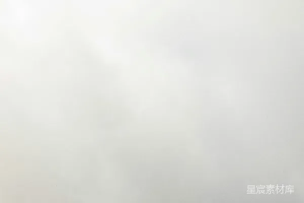 高清摄影 一个街道标志在多云的天空前