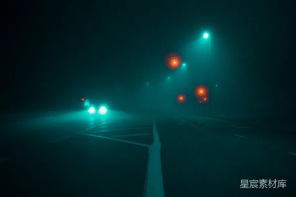 高清摄影 一条有交通灯的路
