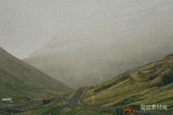 高清摄影 空旷的山路