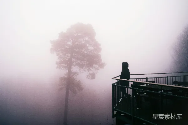 高清摄影 人影站在桥上的轮廓