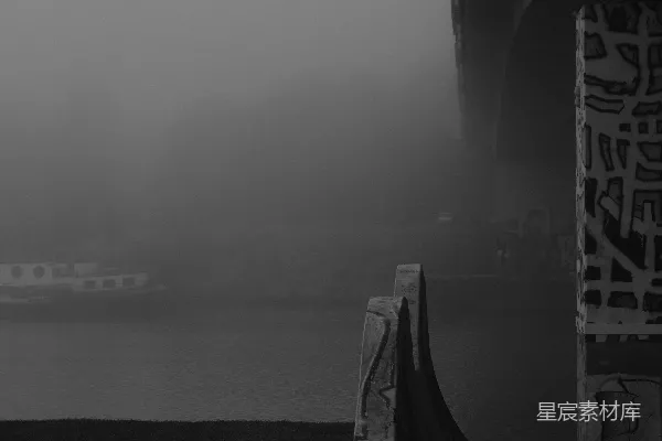 高清摄影 雾蒙蒙的风景，木制栏杆
