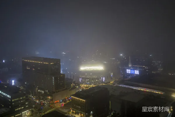 高清摄影 夜晚的城市景象被浓雾笼罩