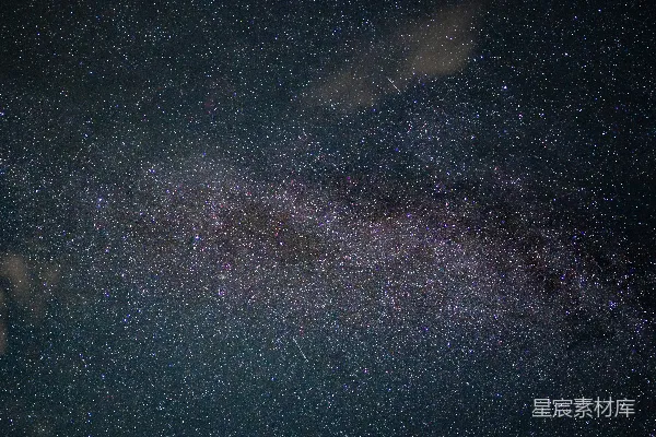 高清摄影 银河在黑暗的夜空中闪耀。