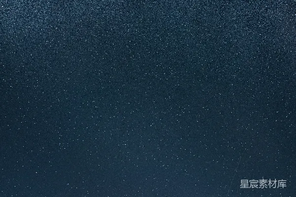 高清摄影 一座穹顶建筑，上方是星空璀璨的夜空。