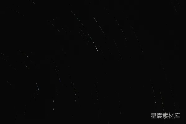 高清摄影 星轨在黑暗的夜空中。