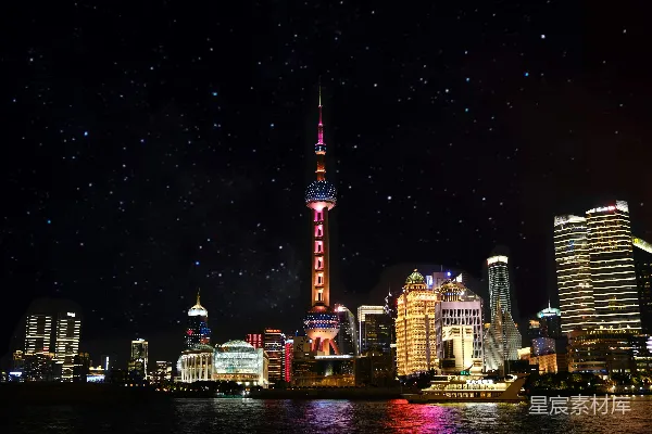 高清摄影 一个夜晚的城市灯光璀璨的景象