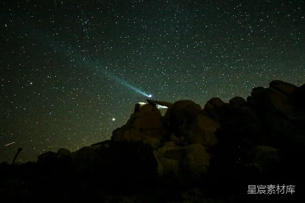 高清摄影 星空下的岩石形成