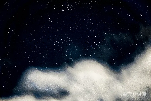高清摄影 一张黑白照片，上面有云和星星。