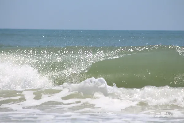 高清摄影 海浪拍打着海滩