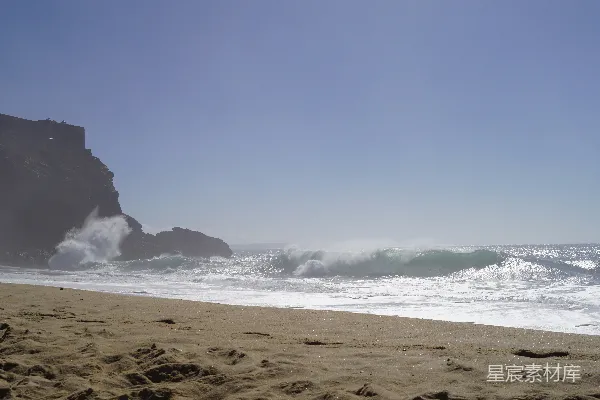 高清摄影 海浪拍打着海滩
