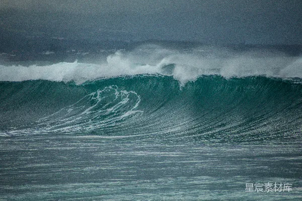 高清摄影 海浪拍打在岸边