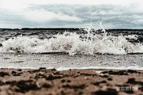 高清摄影 白天棕色沙滩上的海浪