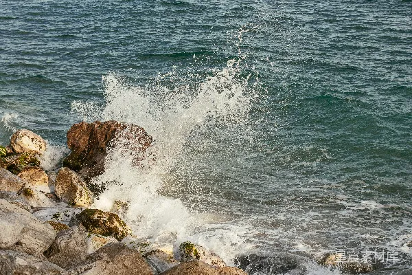 高清摄影 岩石海岸，海浪拍打