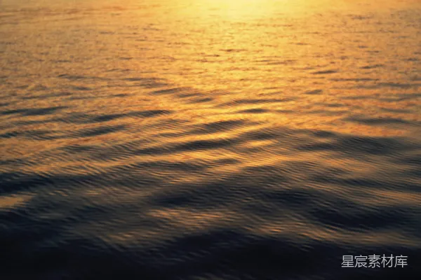 高清摄影 夕阳正在海面上落下
