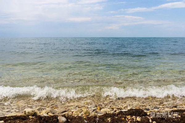 高清摄影 从岩石海滩上看海景