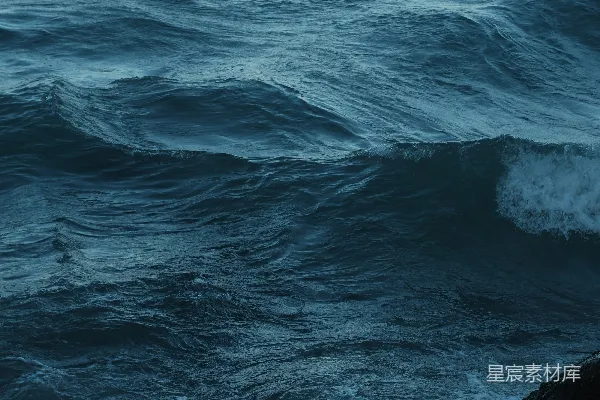 高清摄影 海浪拍打着岩石