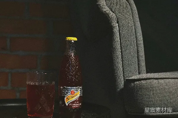 高清摄影 满盈的酒杯