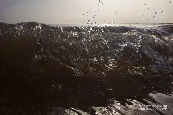 高清摄影 水波拍打着海岸
