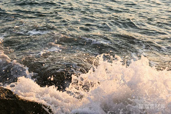 高清摄影 海浪拍打岩石
