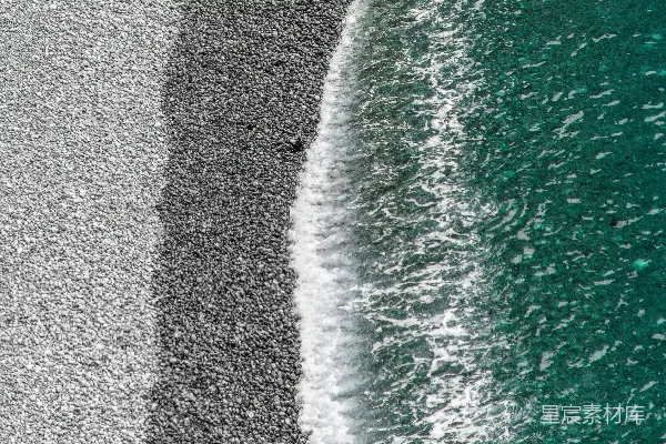 高清摄影 白天的海浪和海岸