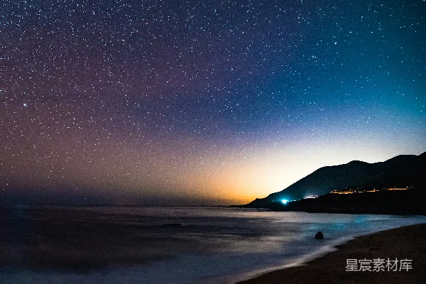 高清摄影 山脚下的海岸线