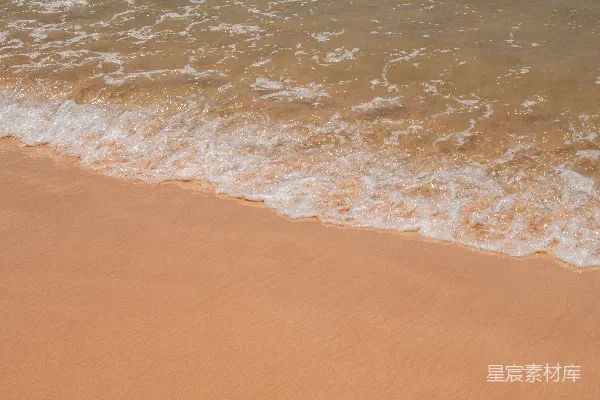 高清摄影 温柔的海浪拍打着沙滩。