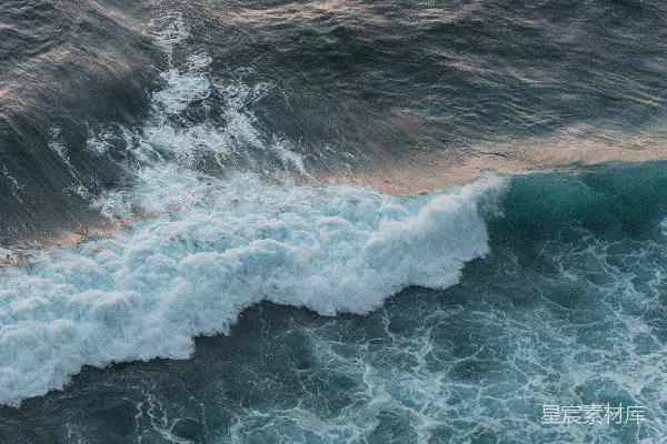 高清摄影 海洋的俯瞰视角，带有波浪。