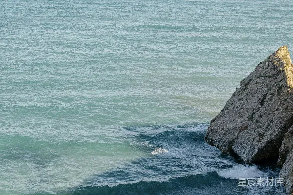 高清摄影 岩石海滩，海浪拍打