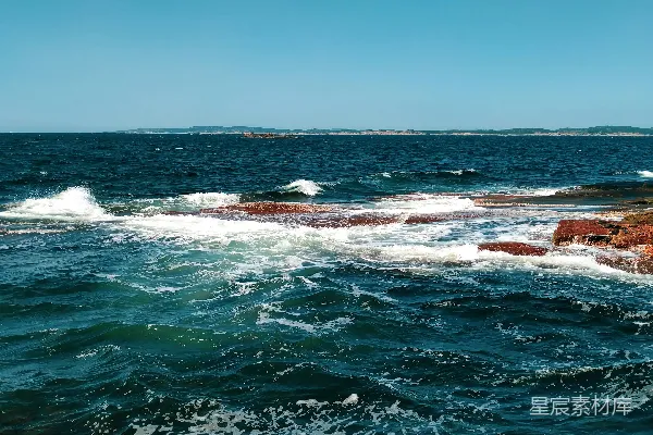 高清摄影 蓝天下的海浪白天时